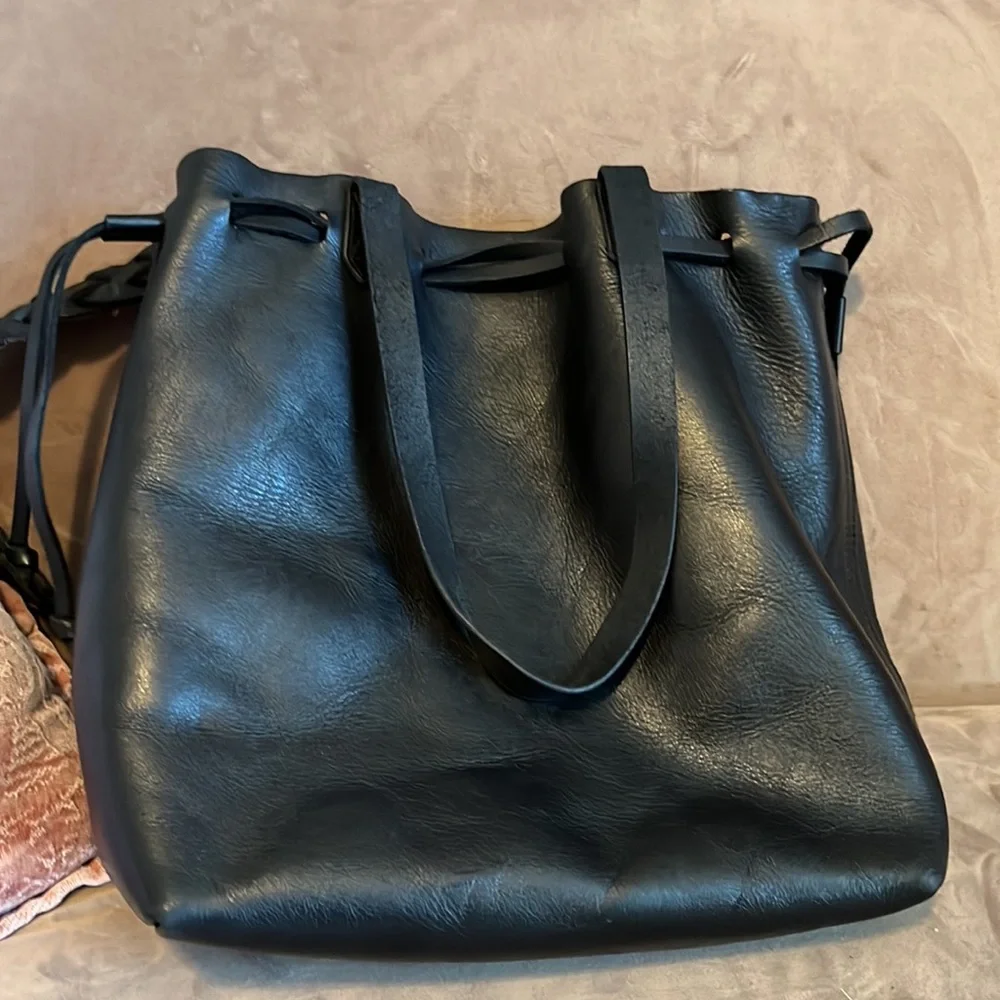 Madewell Black Leather Drawstring Bucket Bag - Picture 2 of 10